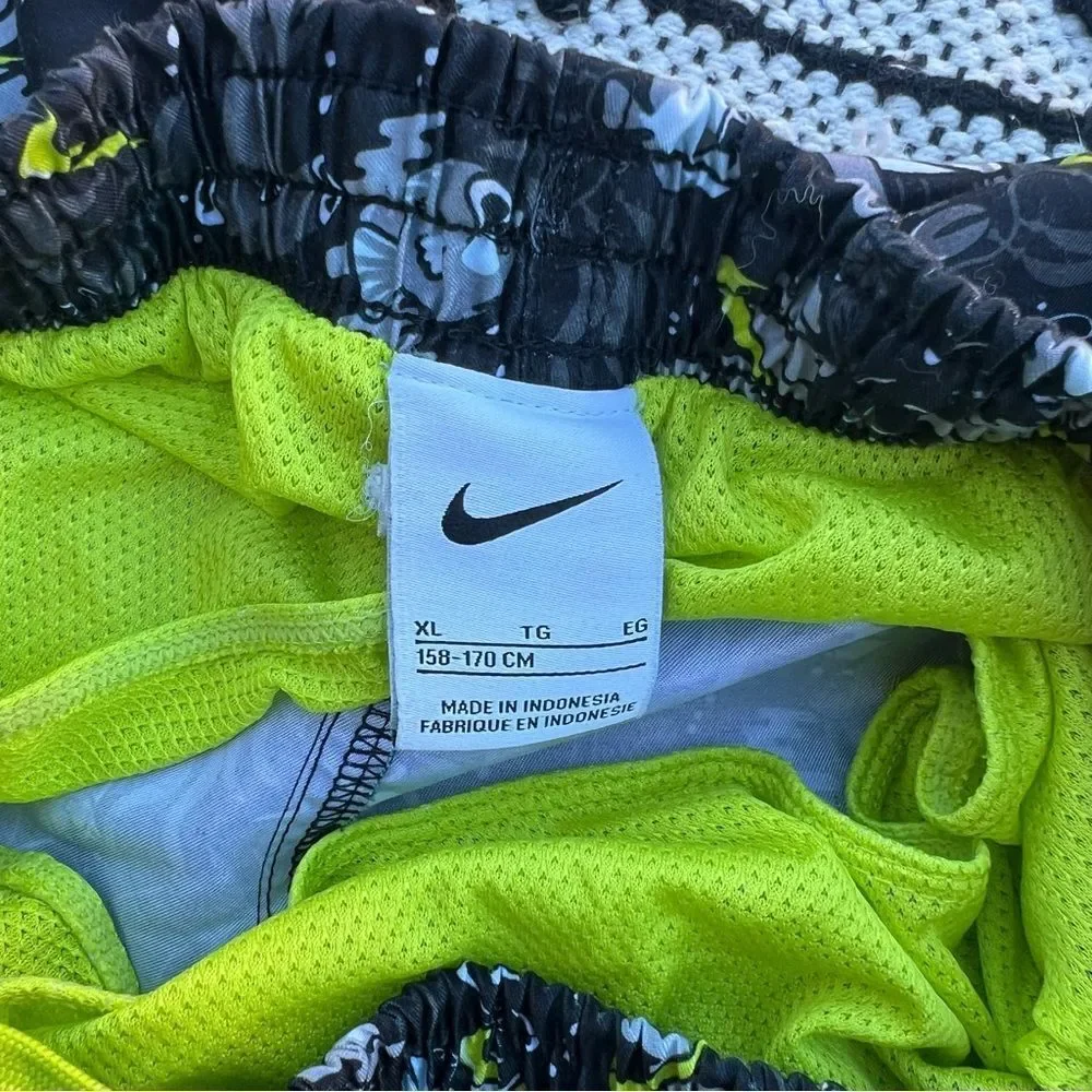 Nike Black Lime Green Shark Sea Friends Swim Trunks Boys‎ Volley Shorts Sz XL